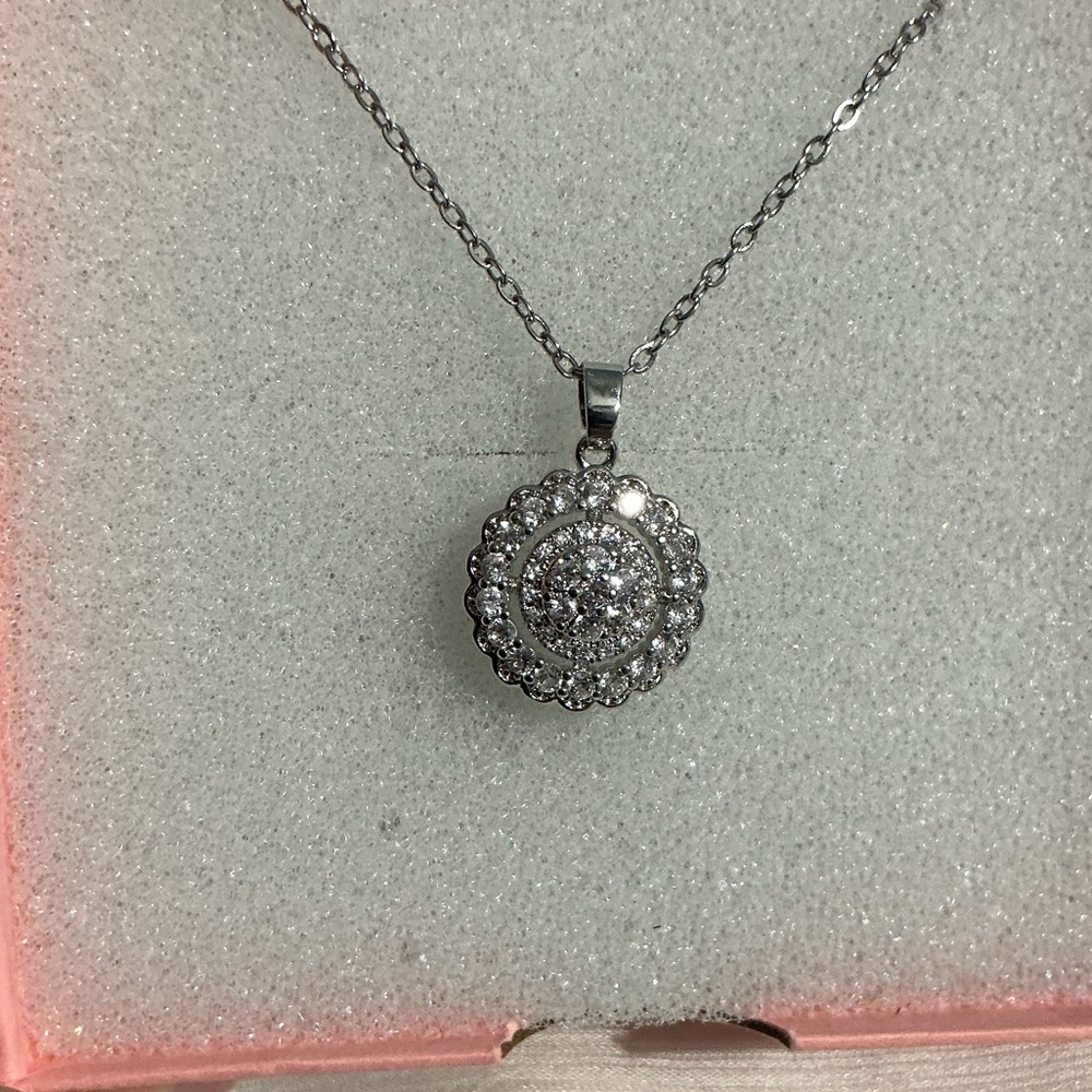 🌸 Cluster Dome Pendant Necklace